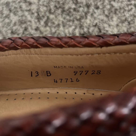 Allen Edmonds Leather dress loafer. - Picture 4 of 5